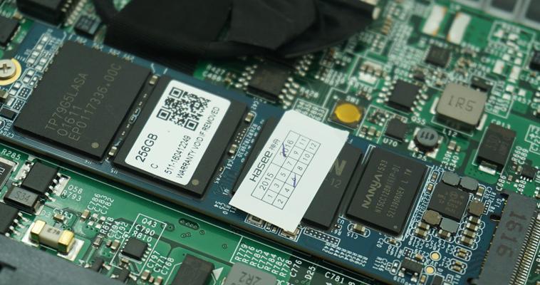 如何更换固态硬盘（固态硬盘的更换步骤、注意事项和常见问题解答）