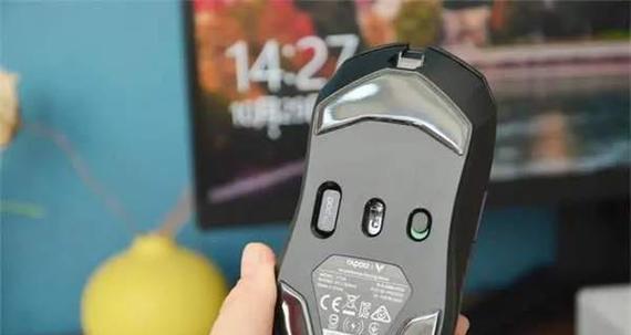 雷柏V710游戏鼠标的全面评测（性能卓越，操作舒适，适合游戏玩家）