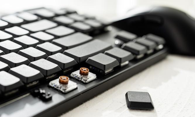 罗技G105键盘（性能稳定、按键舒适，G105键盘让你畅享游戏乐趣）
