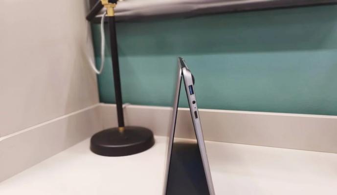 选择适合大学生的笔记本电脑（高性能、轻便、适中价格）